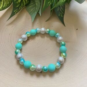 Sea Green & Silver Beaded Bracelet Size 7 inches